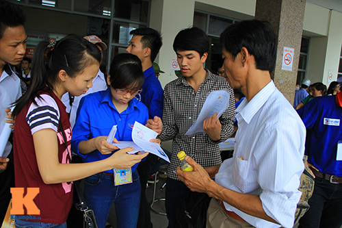 Nữ sinh xinh đẹp làm xe ôm miễn phí - 5