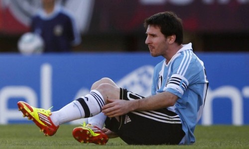 Maradona “điên tiết “ khi xem Argentina thi đấu - 2
