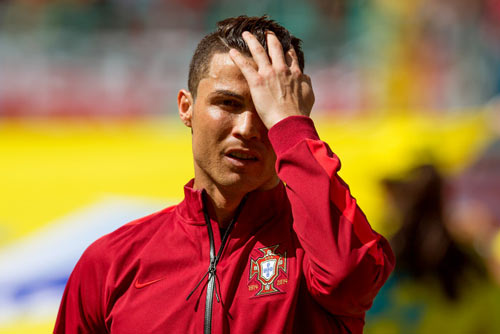 Ronaldo tụt hạng về hình ảnh so với cô bồ siêu mẫu - 1