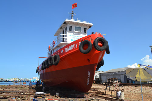 Cận cảnh tàu sắt “khủng” sát cánh ngư dân vươn khơi - 1
