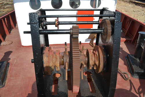 Cận cảnh tàu sắt “khủng” sát cánh ngư dân vươn khơi - 10