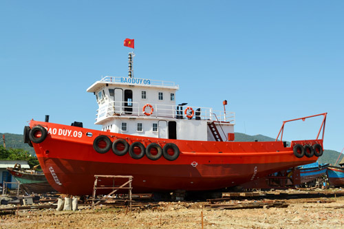 Cận cảnh tàu sắt “khủng” sát cánh ngư dân vươn khơi - 2