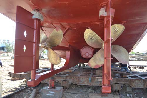 Cận cảnh tàu sắt “khủng” sát cánh ngư dân vươn khơi - 4