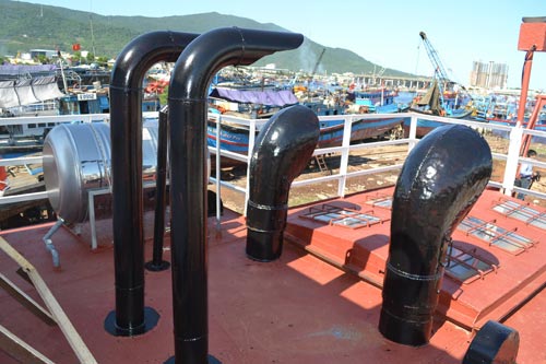 Cận cảnh tàu sắt “khủng” sát cánh ngư dân vươn khơi - 8