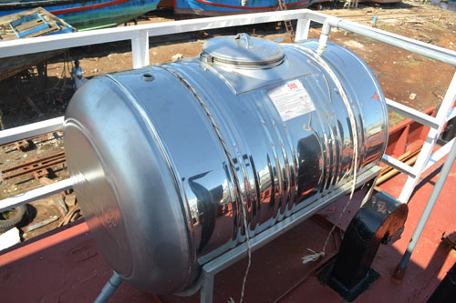 Cận cảnh tàu sắt “khủng” sát cánh ngư dân vươn khơi - 9