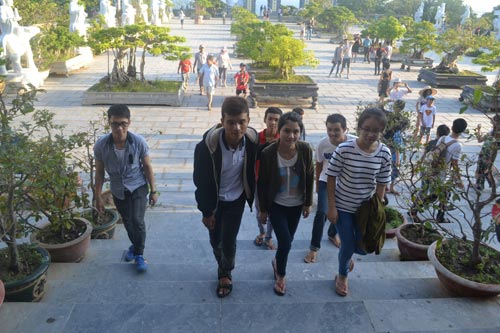 Sĩ tử vái phật cầu may trước ngày vượt vũ môn - 16