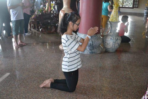 Sĩ tử vái phật cầu may trước ngày vượt vũ môn - 18