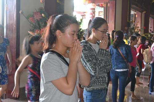 Sĩ tử vái phật cầu may trước ngày vượt vũ môn - 19