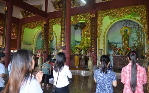 Sĩ tử vái phật cầu may trước ngày vượt vũ môn - 22