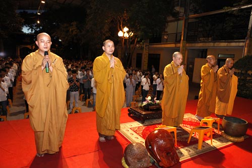 Sĩ tử vái phật cầu may trước ngày vượt vũ môn - 12