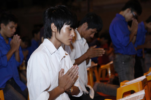 Sĩ tử vái phật cầu may trước ngày vượt vũ môn - 2