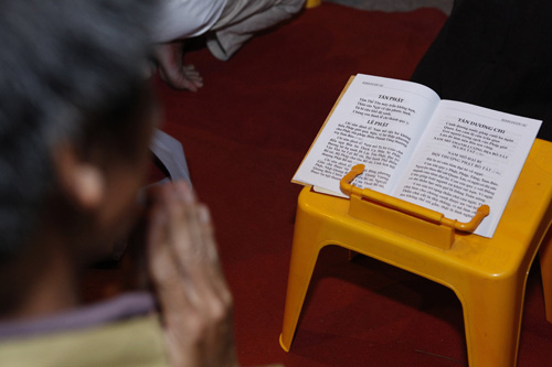 Sĩ tử vái phật cầu may trước ngày vượt vũ môn - 4