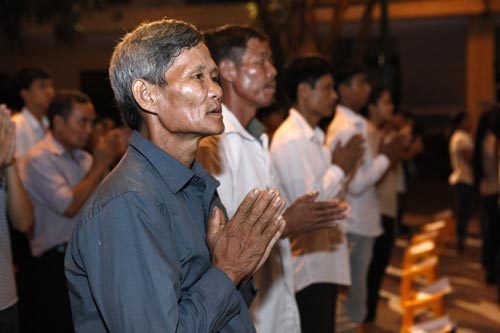 Sĩ tử vái phật cầu may trước ngày vượt vũ môn - 8