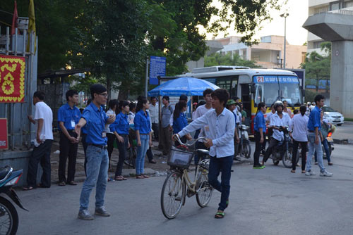 Sáng nay, gần 600.000 thí sinh làm bài thi môn Toán - 1