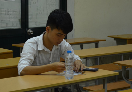 Sáng nay, gần 600.000 thí sinh làm bài thi môn Toán - 2