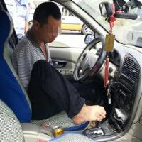 Tin tức trong ngày - TQ: "Quái xế" lái ô tô hơn 160.000km bằng... chân
