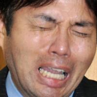 Tin tức trong ngày - Video nghị sĩ Nhật đập bàn, gào khóc khi họp báo