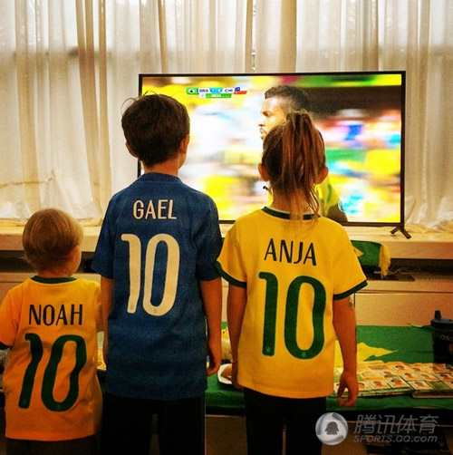 Mỹ  nhân Brazil và Hà Lan xem World Cup thế nào? - 4