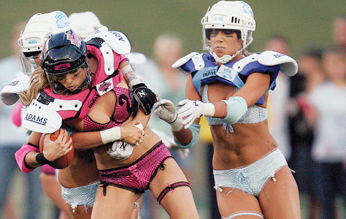 "Bóng bầu dục nội y" thu hút vì quá sexy - 13