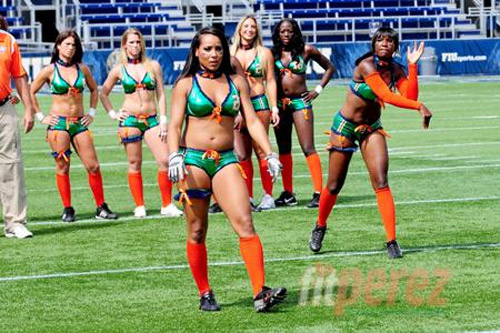 "Bóng bầu dục nội y" thu hút vì quá sexy - 3