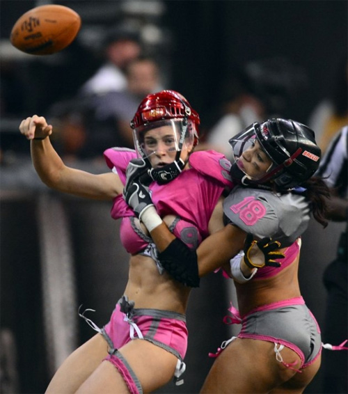 "Bóng bầu dục nội y" thu hút vì quá sexy - 6