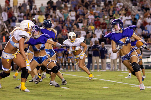 "Bóng bầu dục nội y" thu hút vì quá sexy - 10