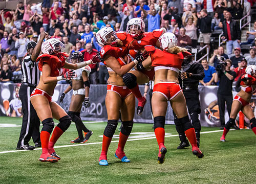 "Bóng bầu dục nội y" thu hút vì quá sexy - 11