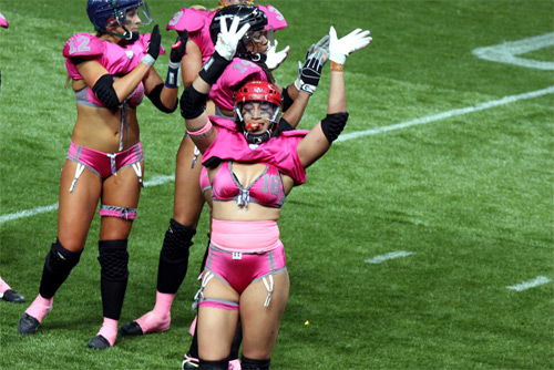 "Bóng bầu dục nội y" thu hút vì quá sexy - 13