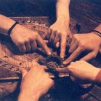 Những chuyện kỳ bí xung quanh bàn cầu cơ