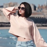 Phim - Vân Trang khoe eo con kiến trên đất Pháp