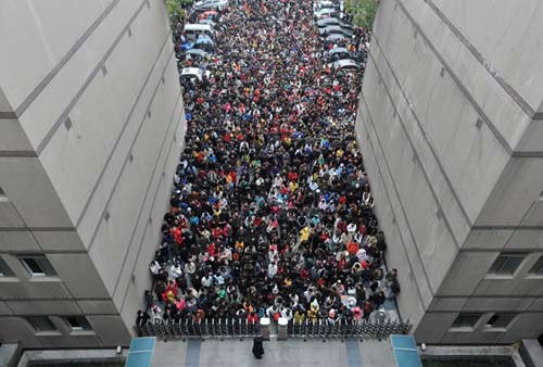 Chùm ảnh: Thí sinh TQ vật vã trong kỳ thi đại học - 8