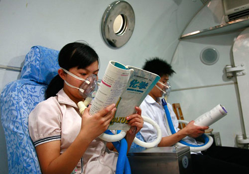 Chùm ảnh: Thí sinh TQ vật vã trong kỳ thi đại học - 5