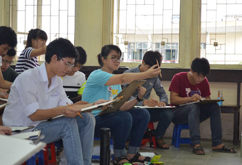 Khi thí sinh phải... "khuân vác" đến trường thi - 10