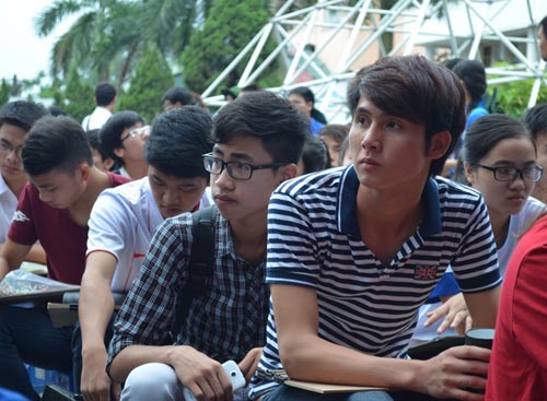 Khi thí sinh phải... "khuân vác" đến trường thi - 5