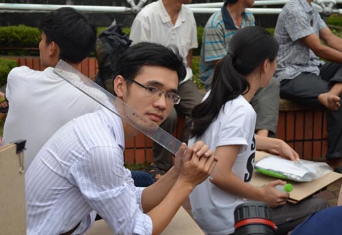 Khi thí sinh phải... "khuân vác" đến trường thi - 8