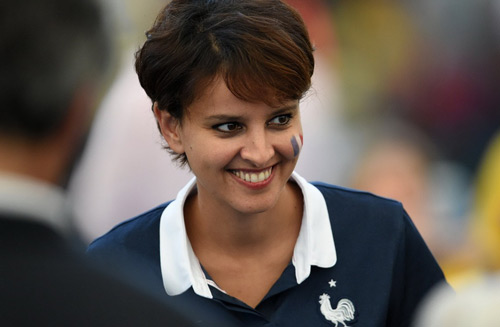 Fan Đức ăn mừng ngày "xe tăng" đè bẹp "gà trống" - 4