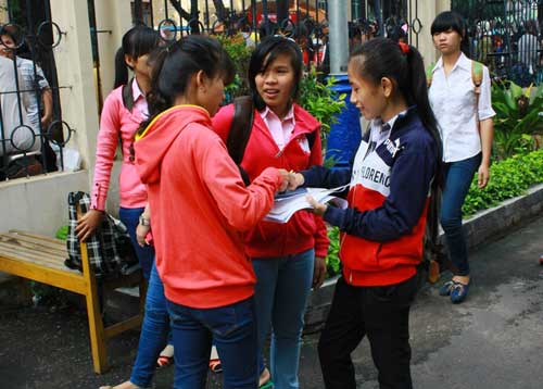 Thí sinh thích thú với đề Hóa có... hình vẽ - 3