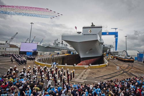 Nữ hoàng Anh bấm nút đặt tên cho tàu sân bay khổng lồ - 5