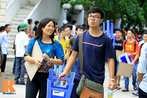 Đội ghế, mặc quần ngố đi thi đại học - 19