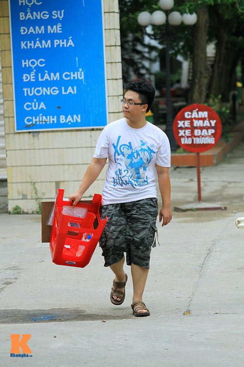 Đội ghế, mặc quần ngố đi thi đại học - 8