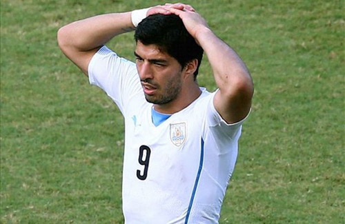 FIFA bất ngờ “lật lọng” trong vụ Suarez cắn người - 1