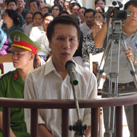 Pháp luật - Tử hình kẻ cuồng yêu dùng xăng đốt người tình