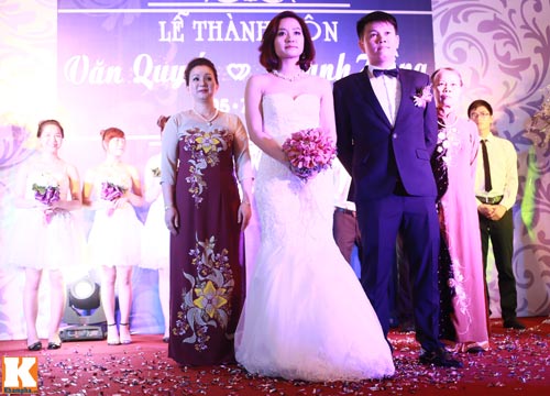 Văn Quyến hôn cô dâu thắm thiết trong ngày cưới - 3