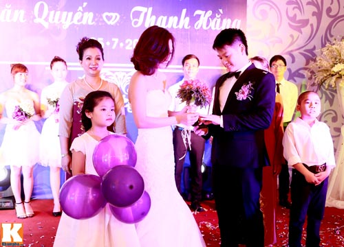 Văn Quyến hôn cô dâu thắm thiết trong ngày cưới - 4