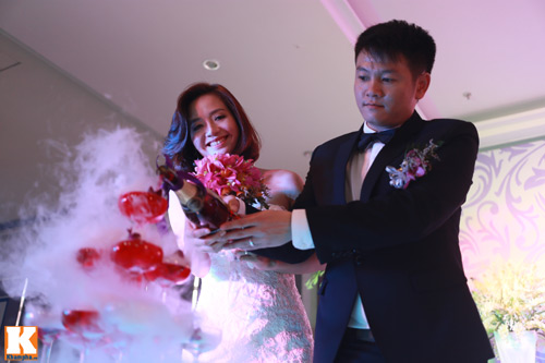 Văn Quyến hôn cô dâu thắm thiết trong ngày cưới - 7