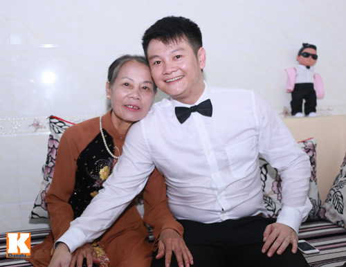 Văn Quyến hôn cô dâu thắm thiết trong ngày cưới - 3