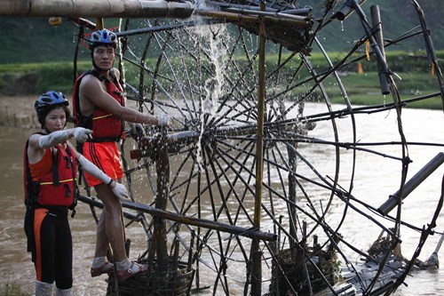 Cuộc đua kỳ thú ngày càng căng thẳng - 2