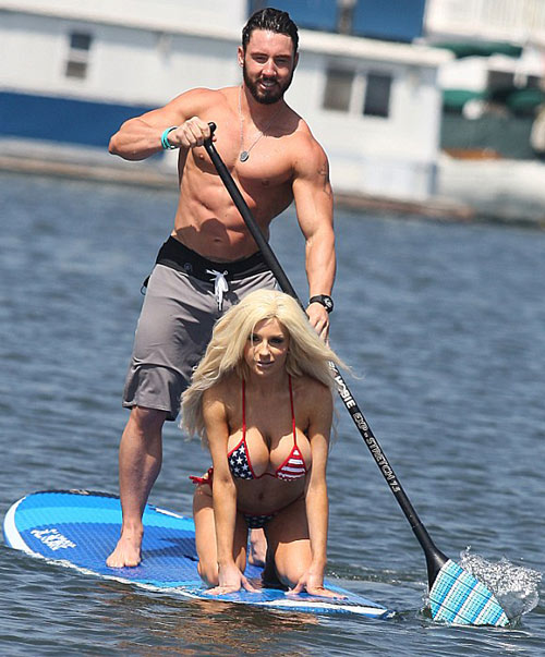 Loạt mỹ nhân khoe bạo chào quốc khánh Mỹ - 3