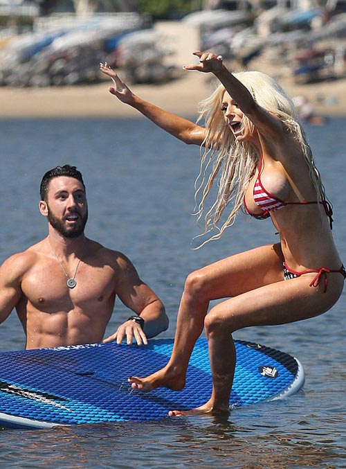 Loạt mỹ nhân khoe bạo chào quốc khánh Mỹ - 2