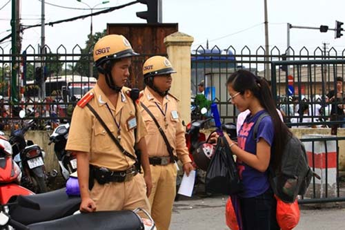 Những thí sinh may mắn gặp CSGT lúc "ngàn cân treo sợi tóc" - 2